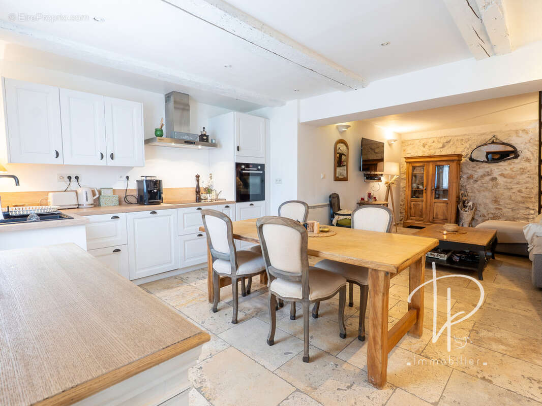 Maison à LA FARE-LES-OLIVIERS