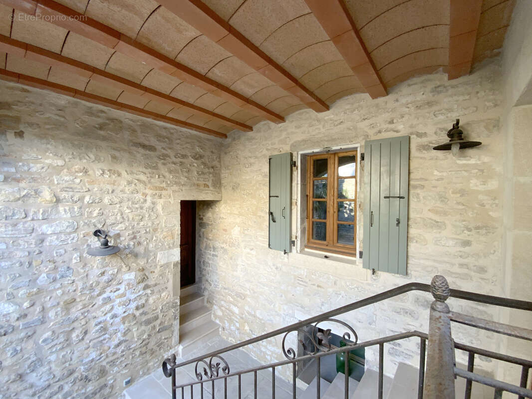 Spacieuse maison de village en pierre dans village recherché entre Gard et Ardèche. - photo 11