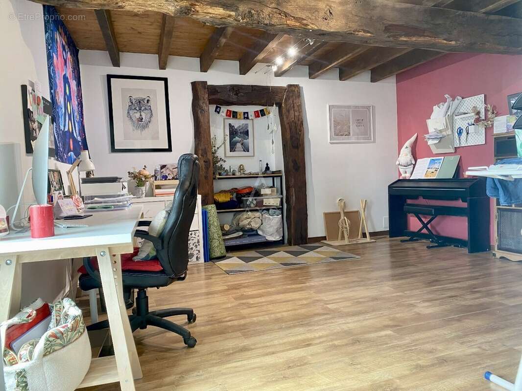 Maison à BRIZAMBOURG