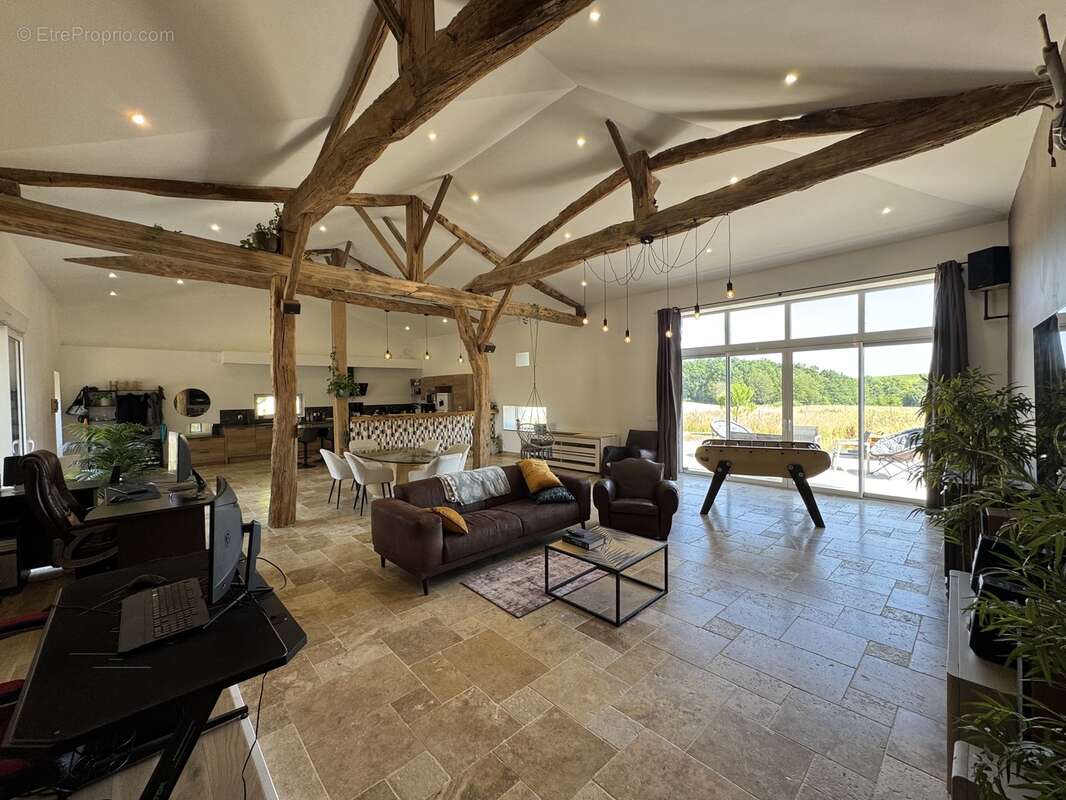 Maison 233 m² à Berneuil  - photo 91