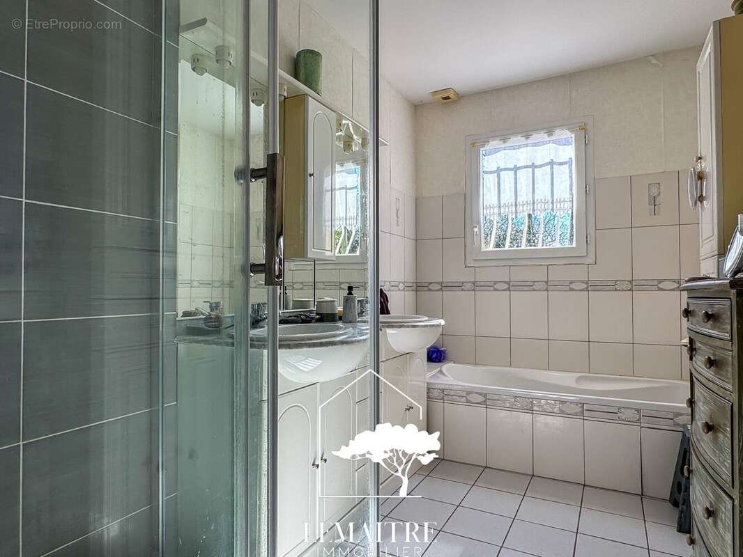 Maison à LES MATHES