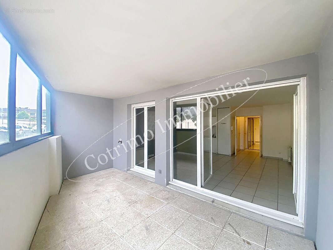 Appartement à MEYZIEU