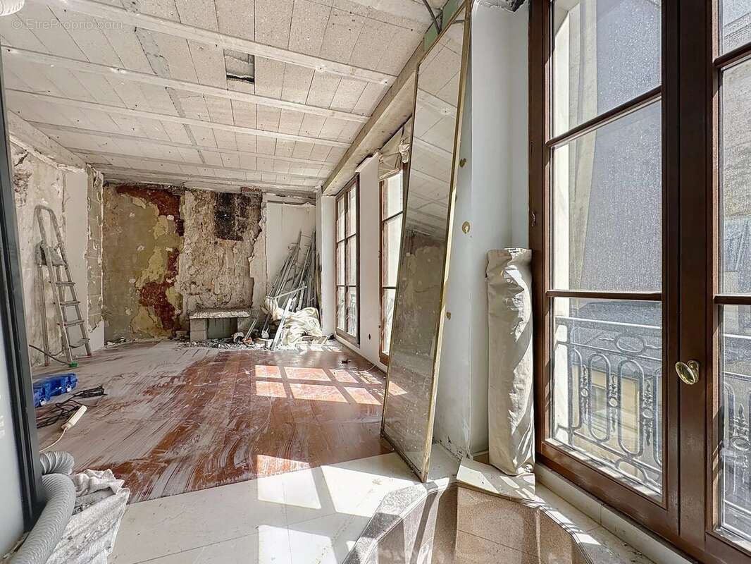 Commerce à PARIS-6E