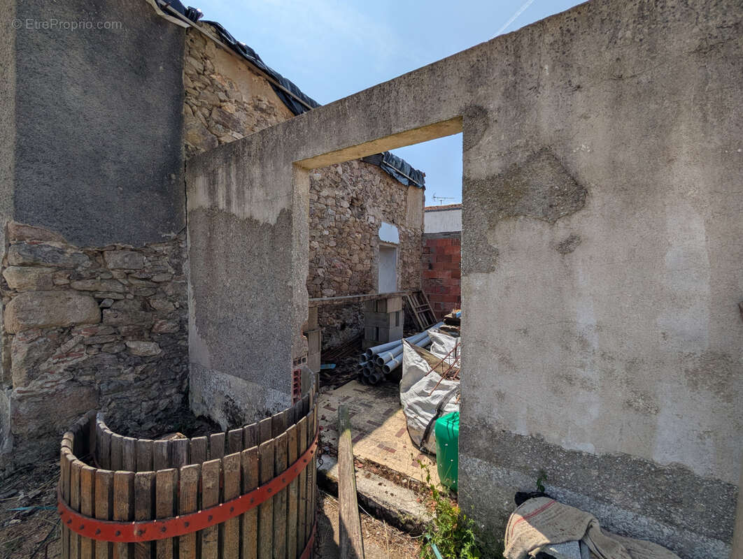 Terrain à LES HERBIERS