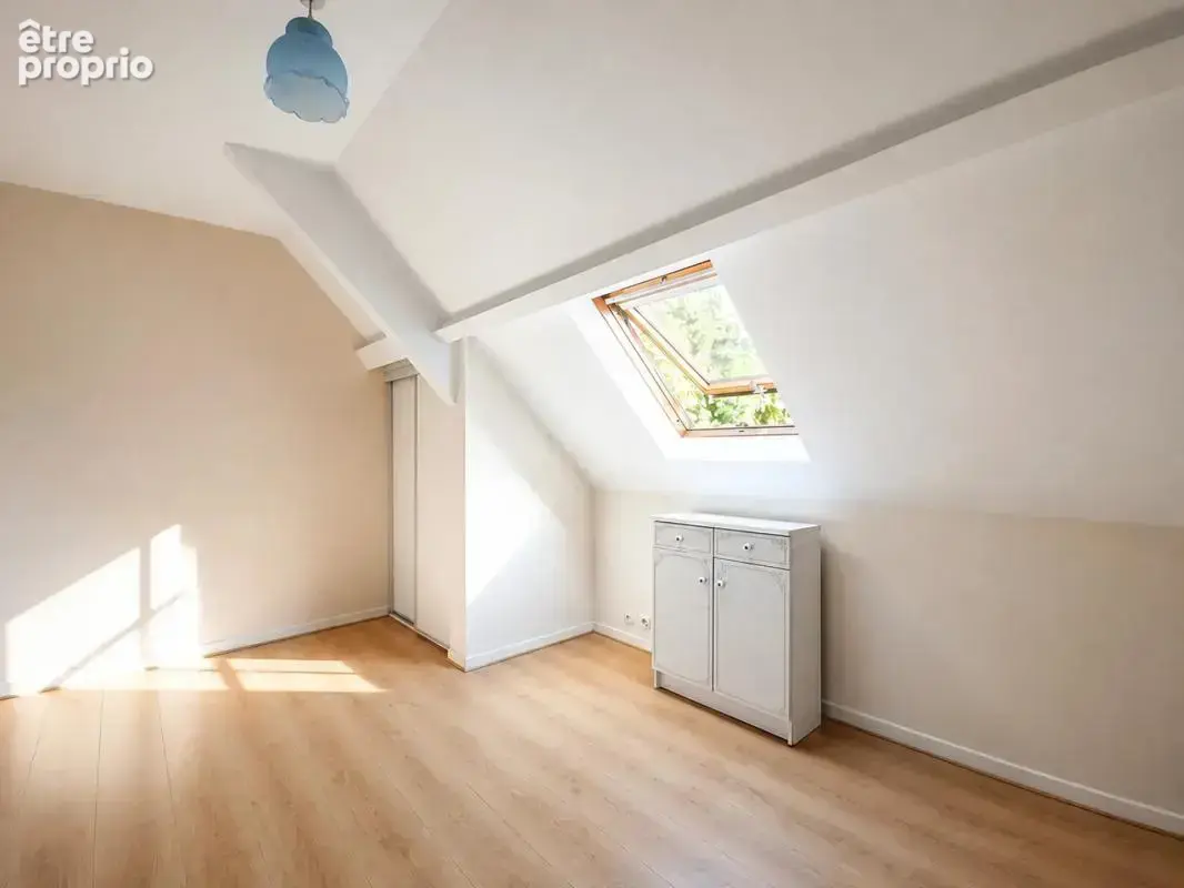 Maison de 5 pièces de 100 m² à Goussainville - photo 8