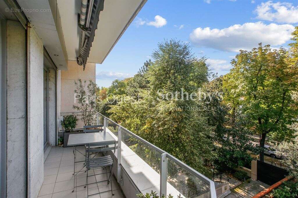 Appartement à NEUILLY-SUR-SEINE