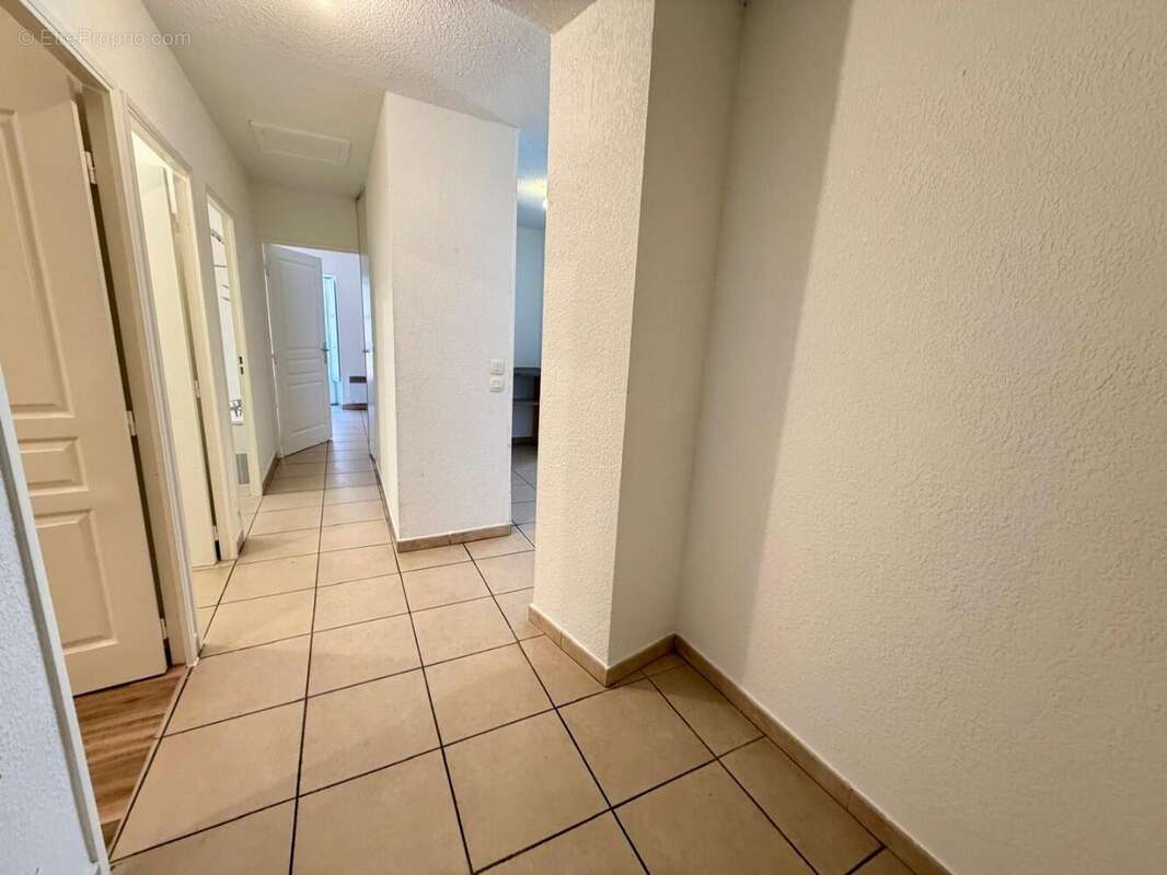 Agde centre-ville  appartement t3 de 60,66 m² avec ascenseur - photo 9