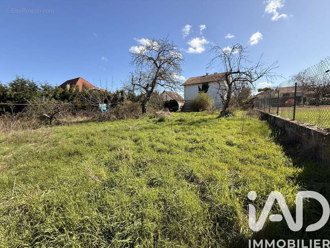 Terrain 637 m² à Riorges  - photo 2