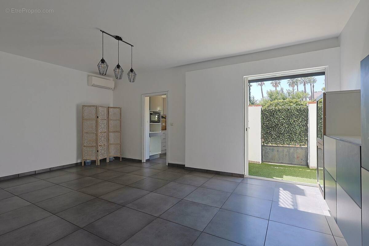 Appartement à VALLAURIS