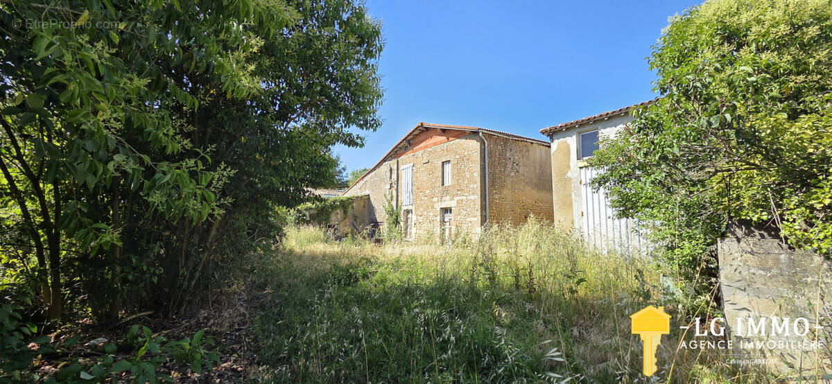 Maison à SAINT-THOMAS-DE-CONAC