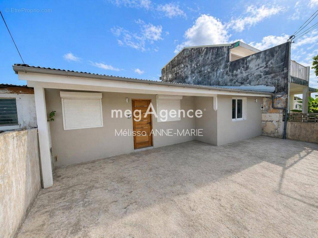 Maison à LES ABYMES