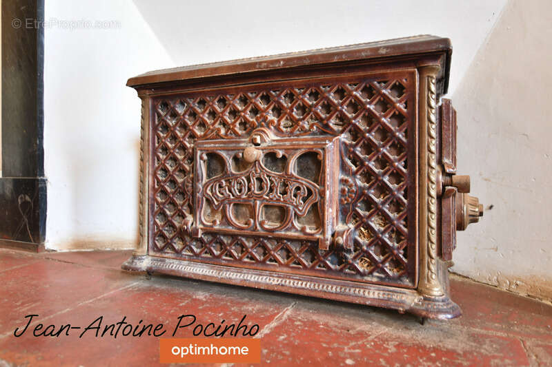 Maison à SAINTE-FOY-DE-PEYROLIERES