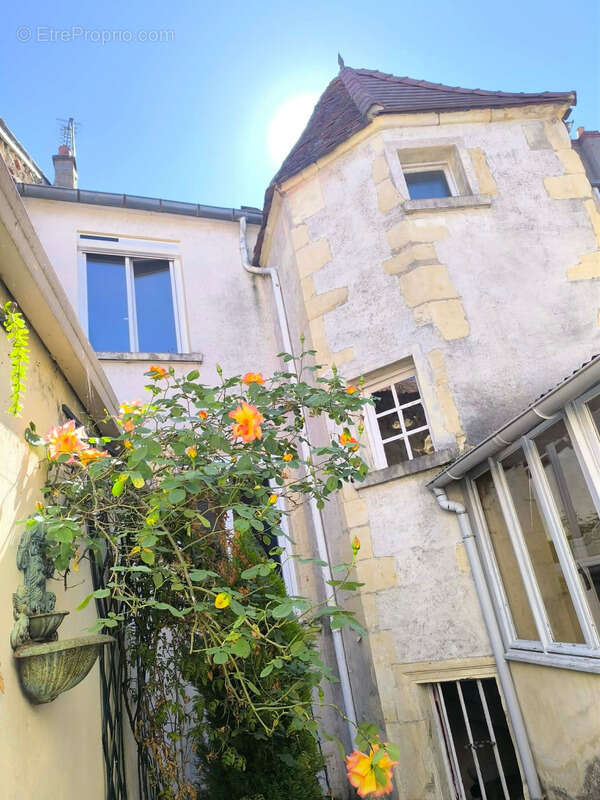 Maison familiale de caractère au cœur de Nevers – Terrasses, volumes et histoire ( 58 ) SOUS OFFRE - photo 3