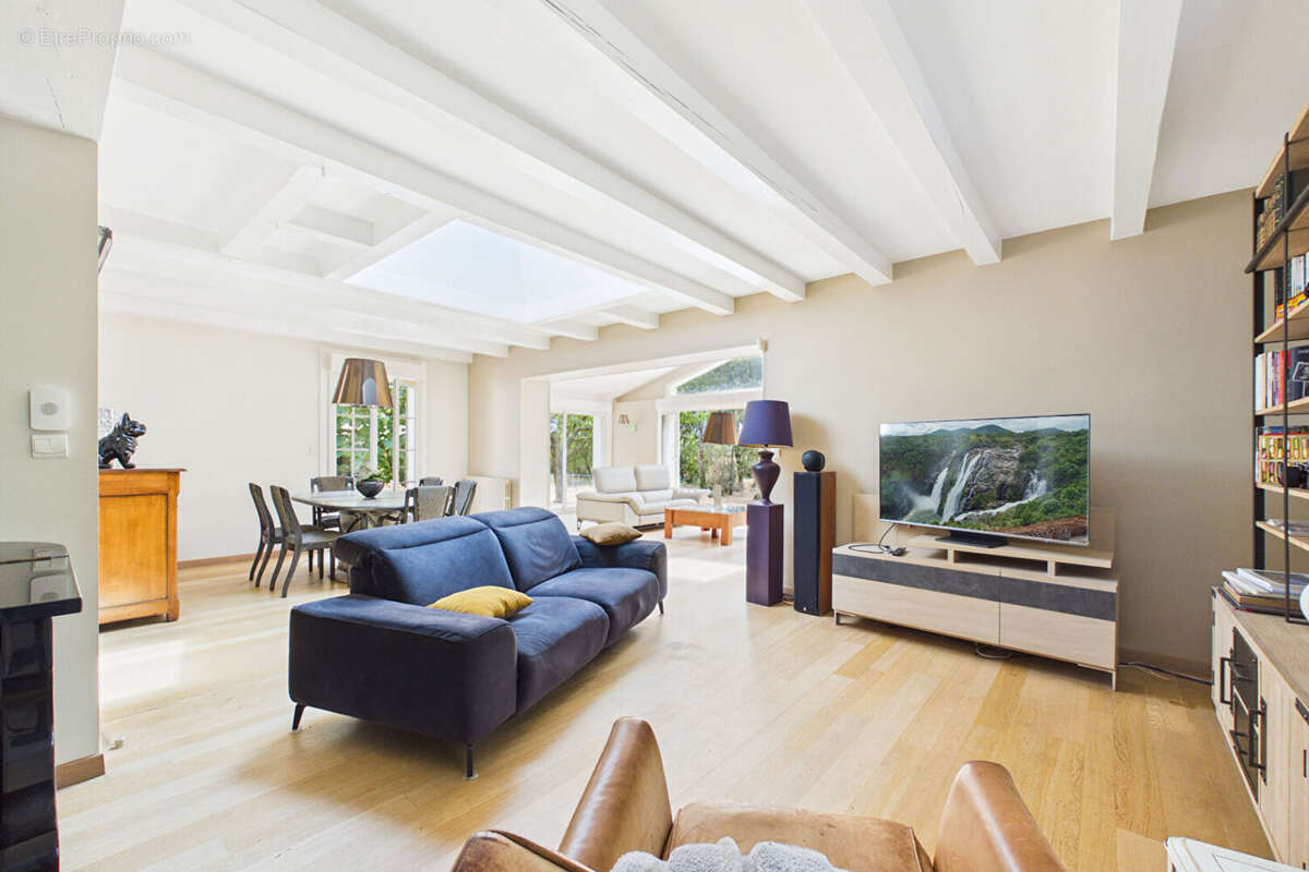 Maison de plain-pied 193 m² - Parcelle de 2900 m² au calme - 5 chambres + bureau - photo 3
