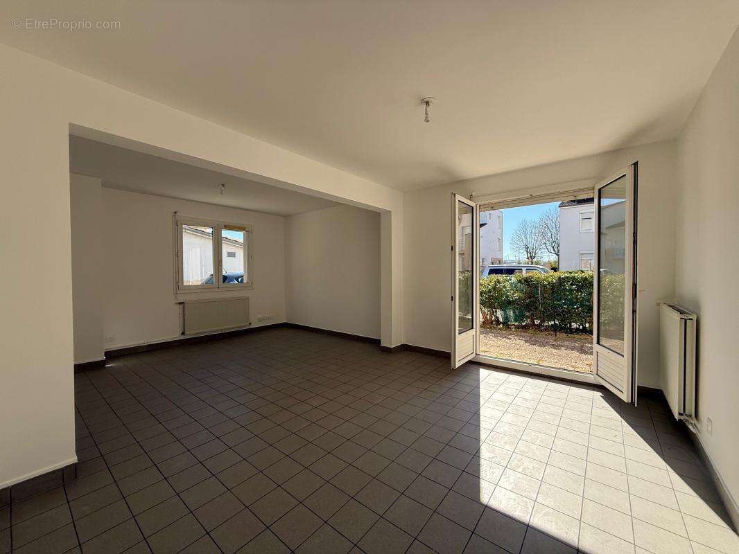Appartement 5 pièces avec jardin et garage Bonson - photo 3