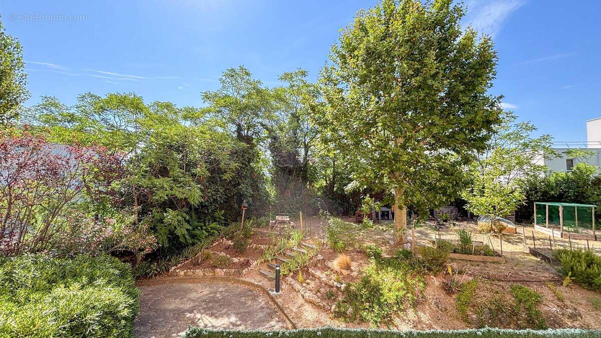 Lumineux T3 avec terrasse de 12m² , garage, vue dégagée, 13011 Marseille n°8