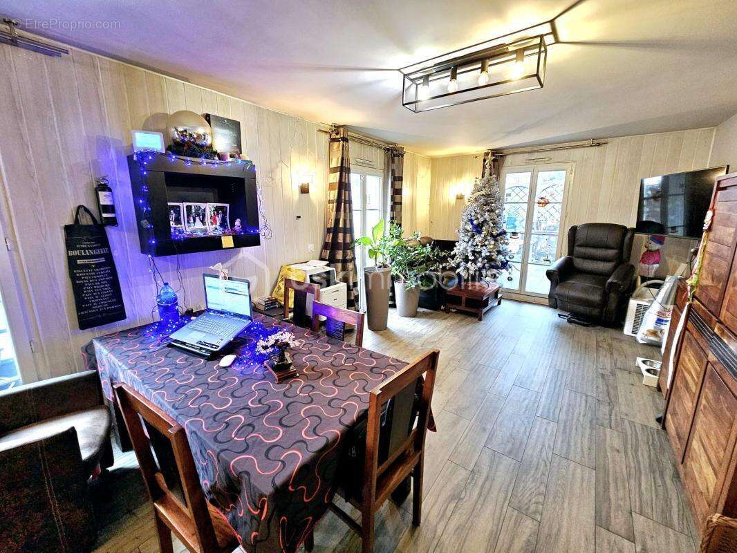 Appartement à SAINT-PIERRE-DU-PERRAY