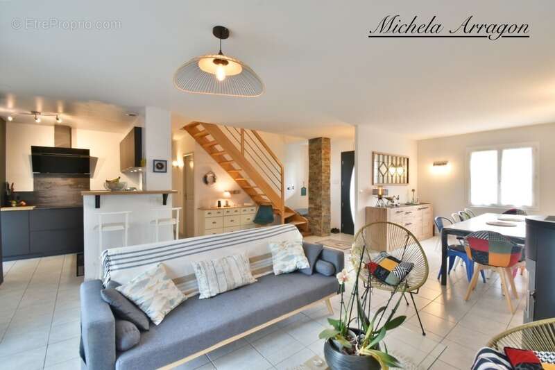 Maison à PORT-DES-BARQUES