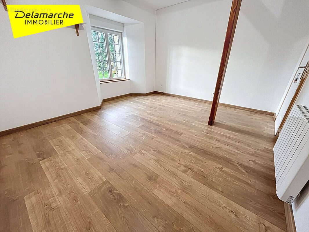 Maison à SAINT-AUBIN-DE-TERREGATTE