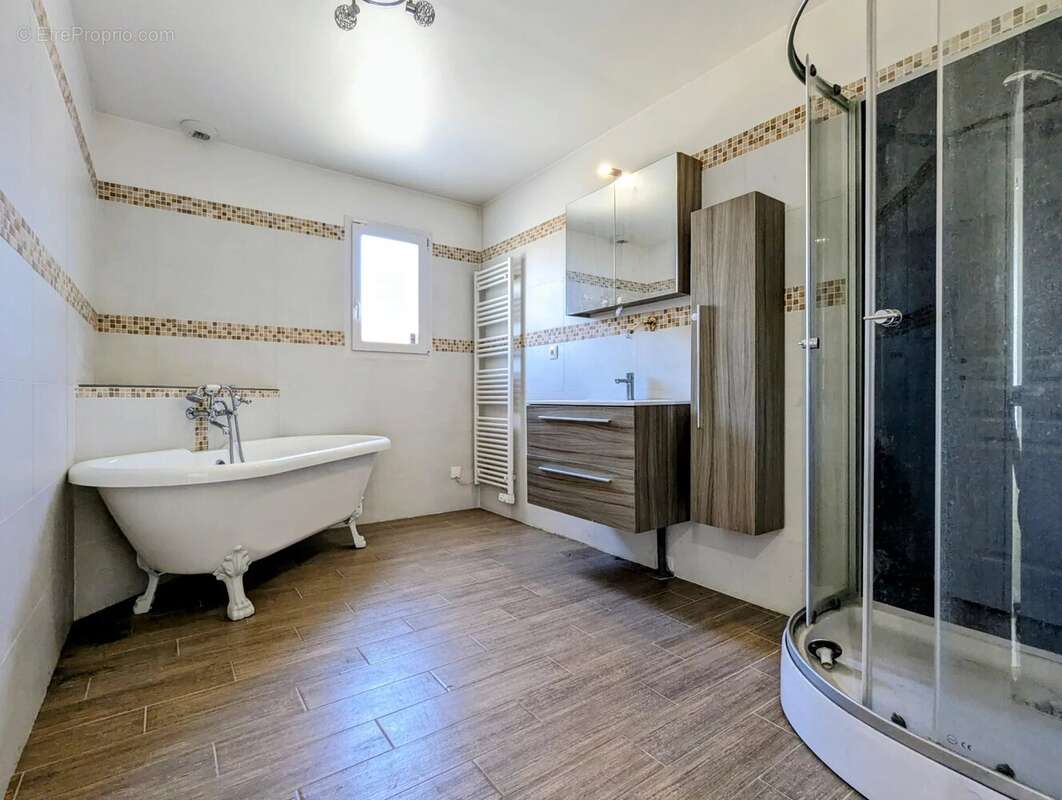 Maison à FONTAINE-SOUS-JOUY