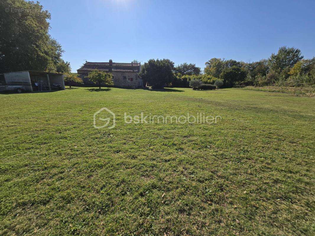 Maison à SAINT-JULIEN-DE-PEYROLAS