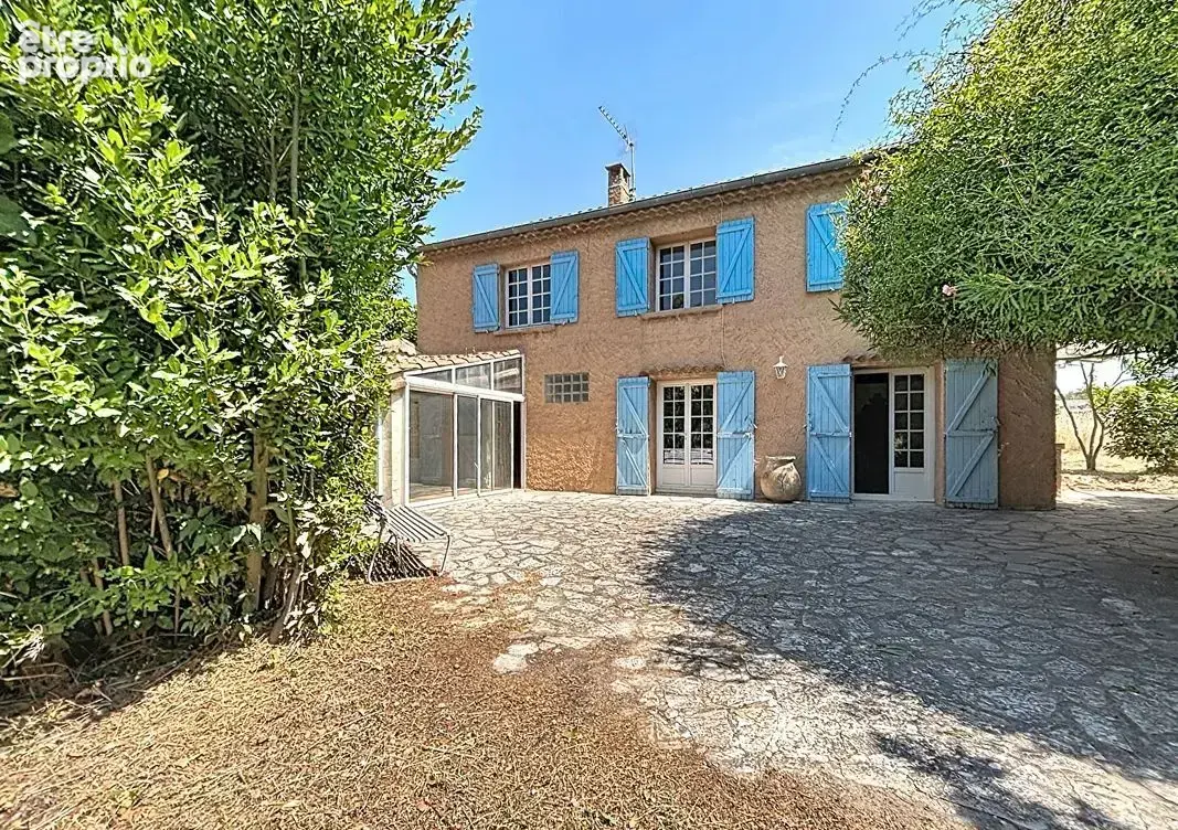 Sur 740 m2 de terrain - photo 1