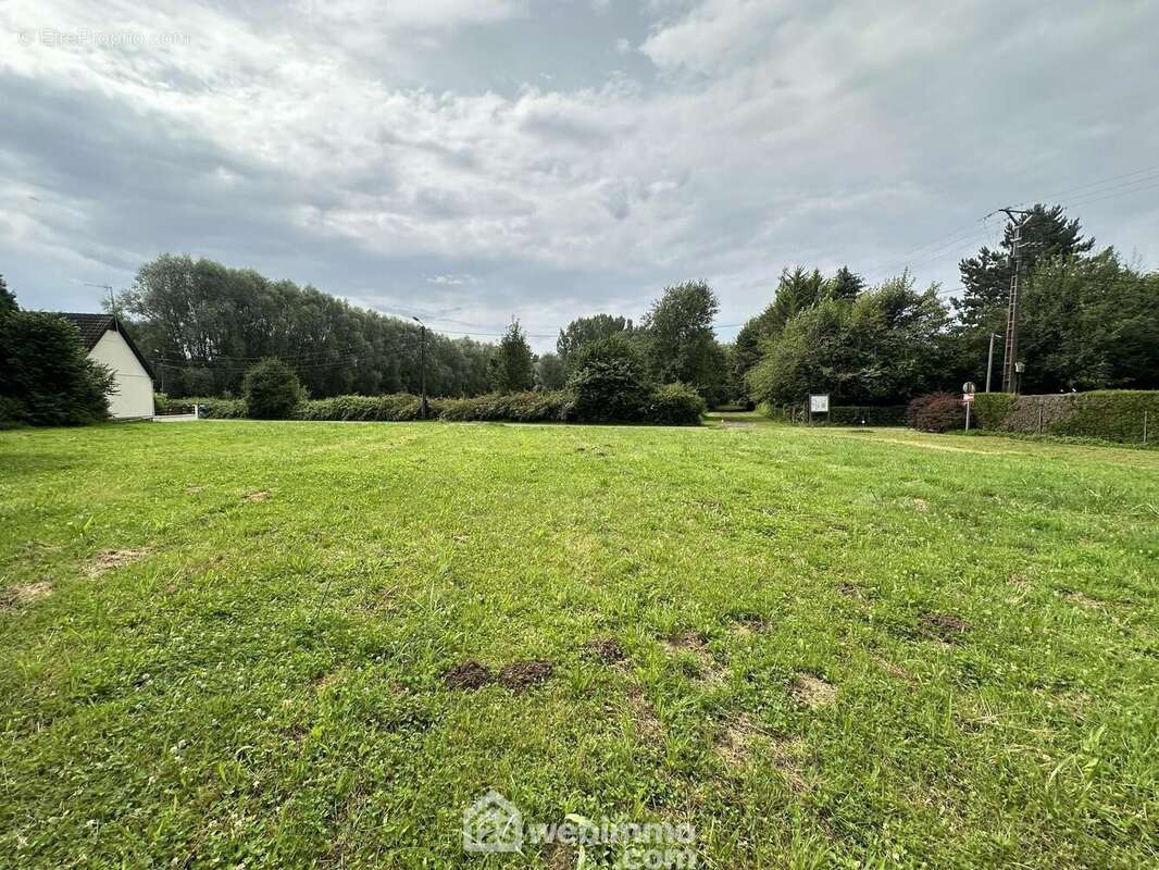 D'une surface de 935 m² - Terrain à MERLIEUX-ET-FOUQUEROLLES