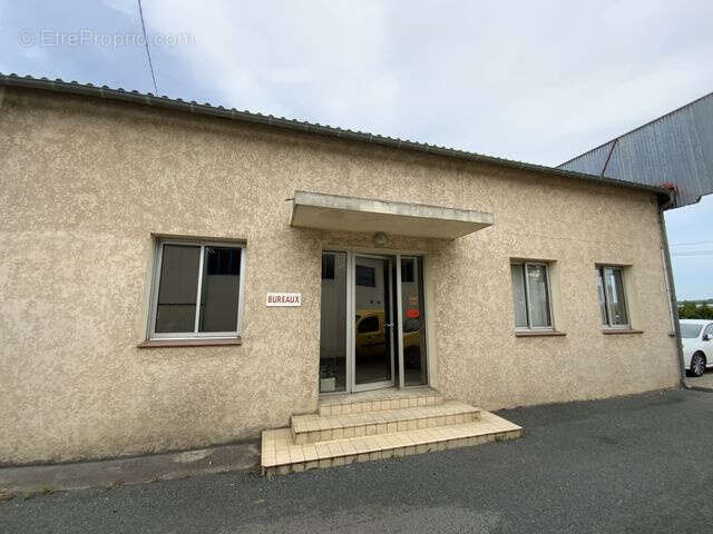 Commerce à SAINTE-BAZEILLE