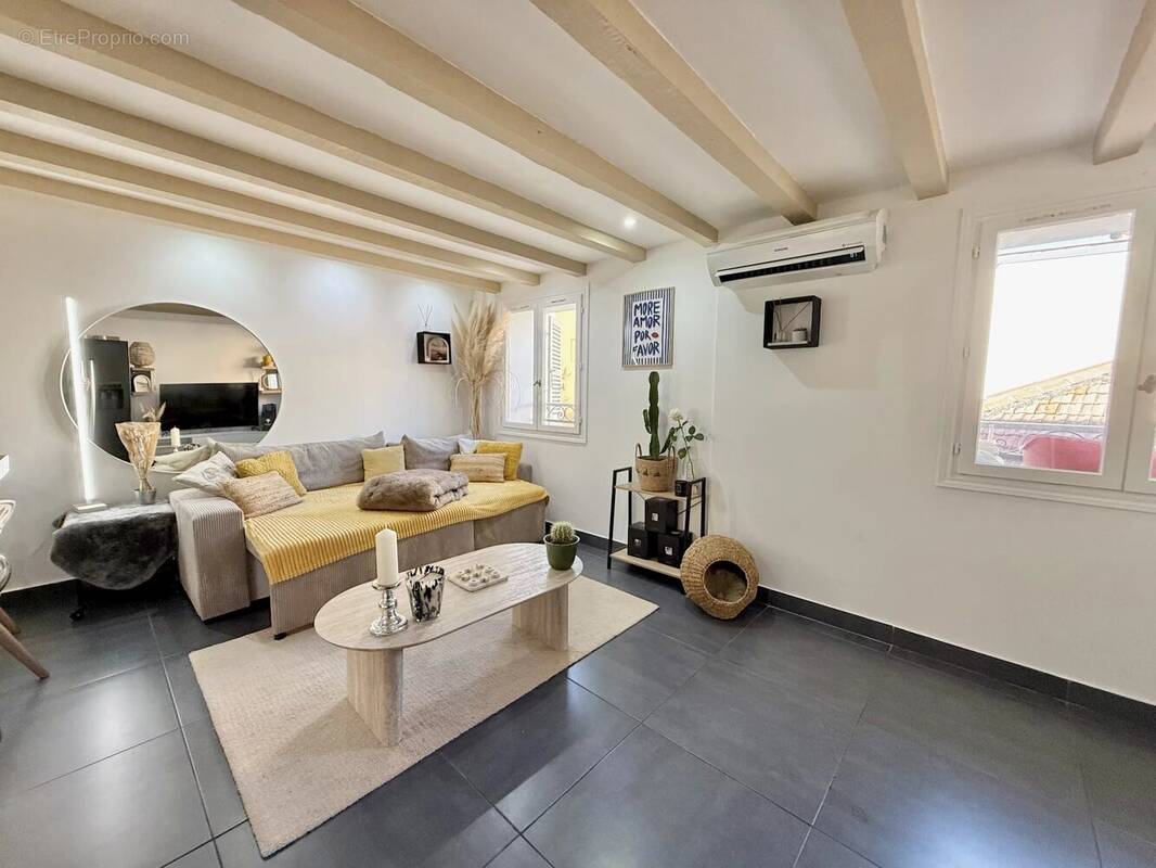 Maison à SAINT-LAURENT-DU-VAR