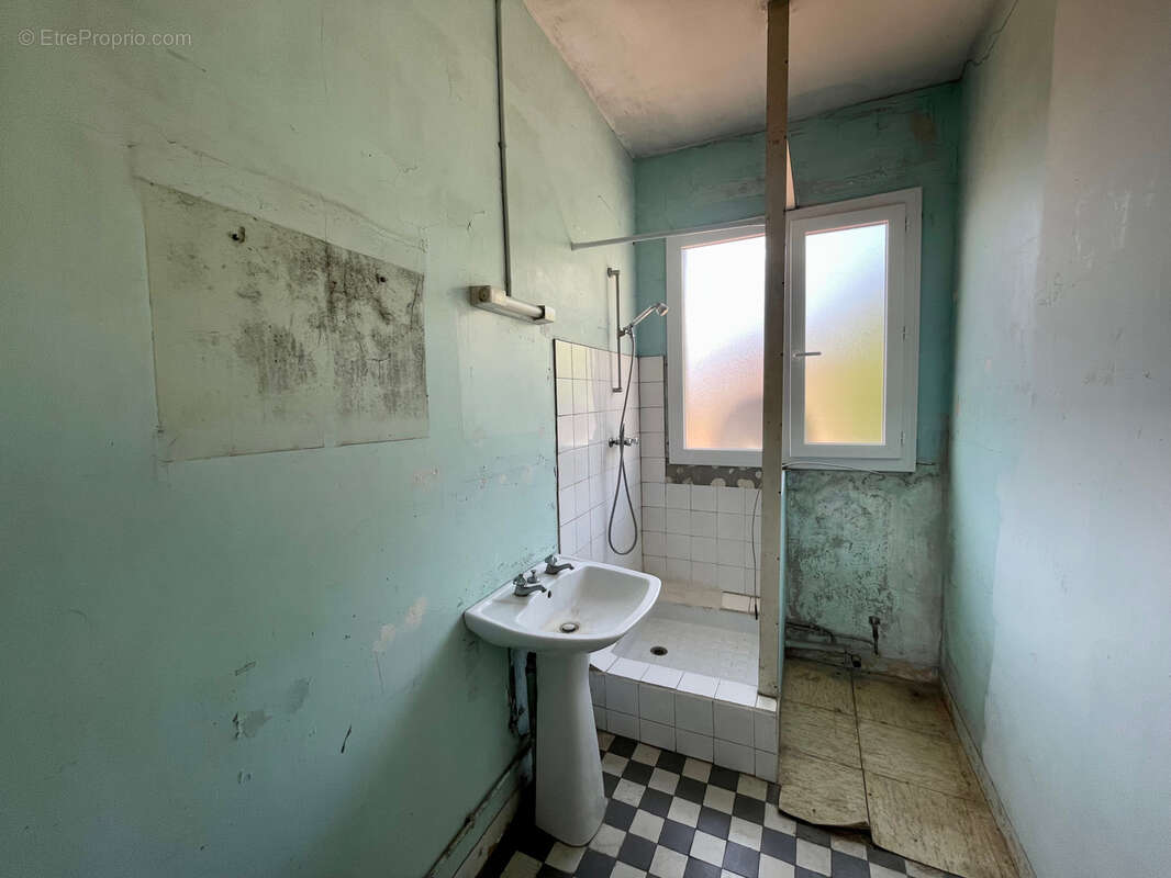 Maison à rénover avec fort potentiel   Centre-bourg de Saint-Trojan-les-Bains - photo 5
