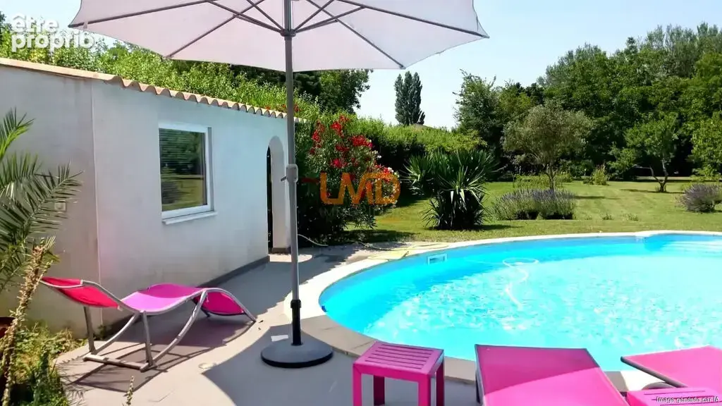 Maison à ENTRAIGUES-SUR-LA-SORGUE