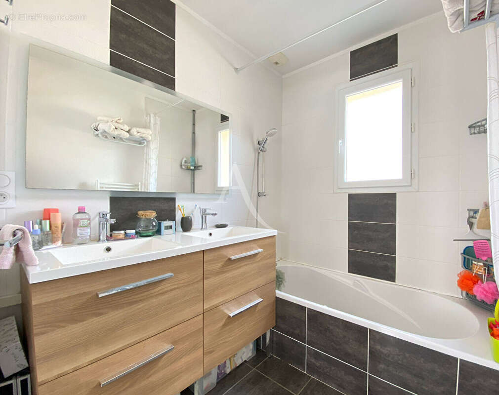 Maison à SAINT-JEAN-D'ILLAC