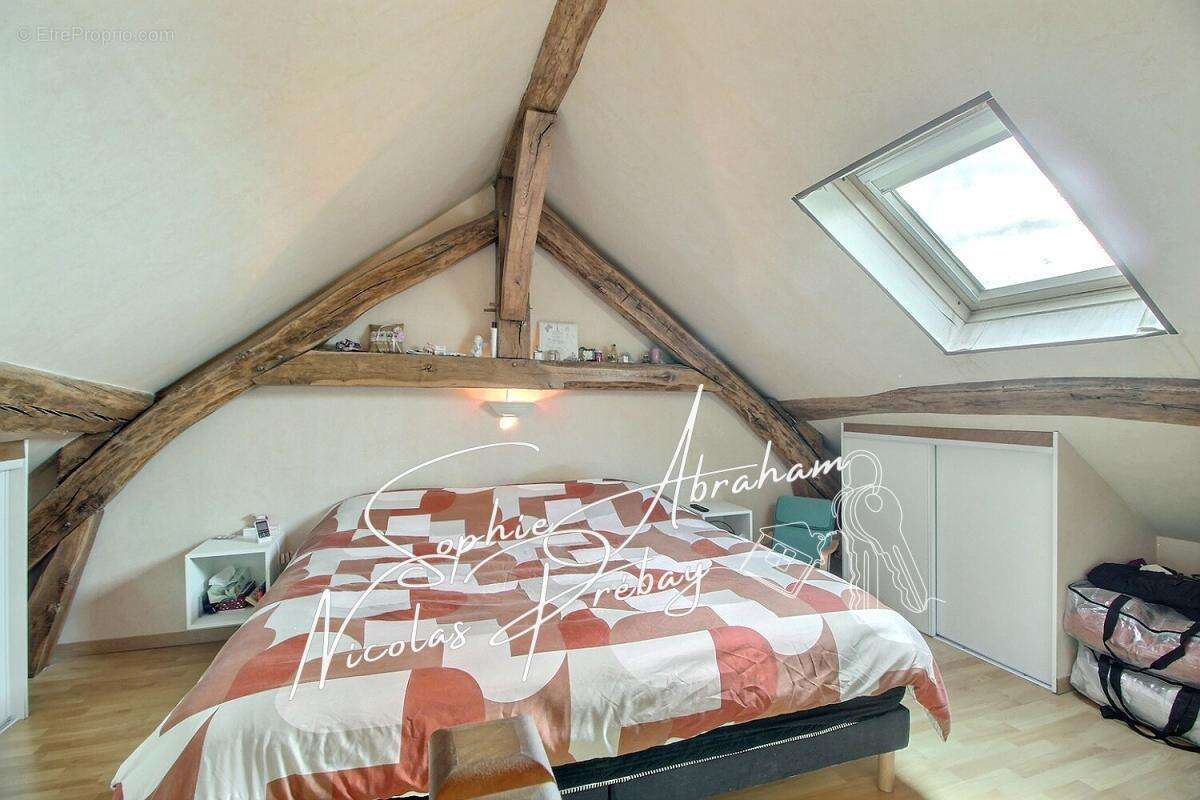 Maison à CROTTES-EN-PITHIVERAIS