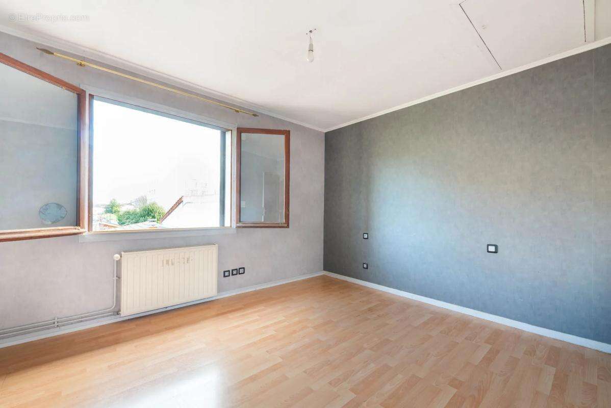 Maison à LES CLAYES-SOUS-BOIS