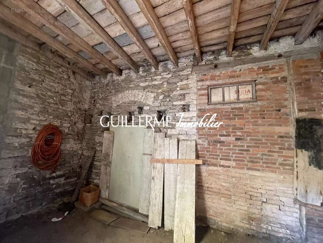 Immeuble en pierre, coeur de village, idéal investisseur - photo 21