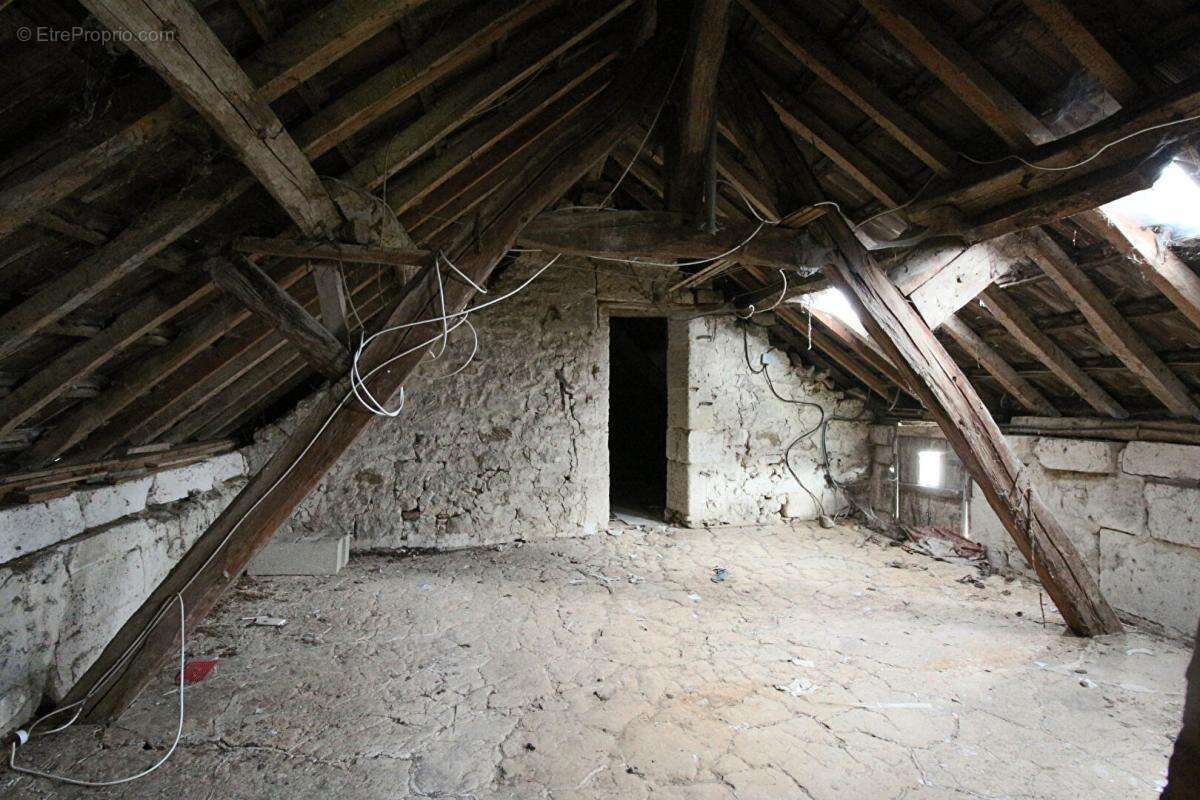 Maison en pierre avec fort potentiel d'aménagement à quelques minutes de Villers-Cotterêts - photo 11