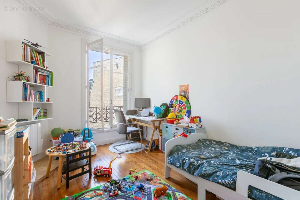 Appartement à PARIS-17E