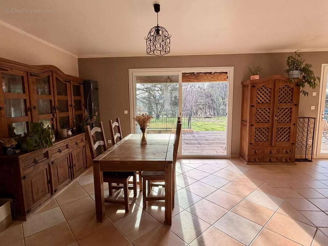 Maison à BAGNOLS-EN-FORET