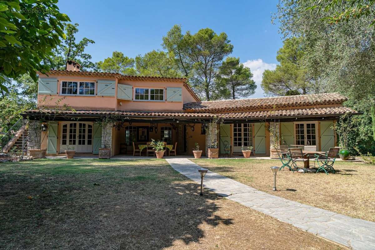 Maison à ROQUEFORT-LES-PINS