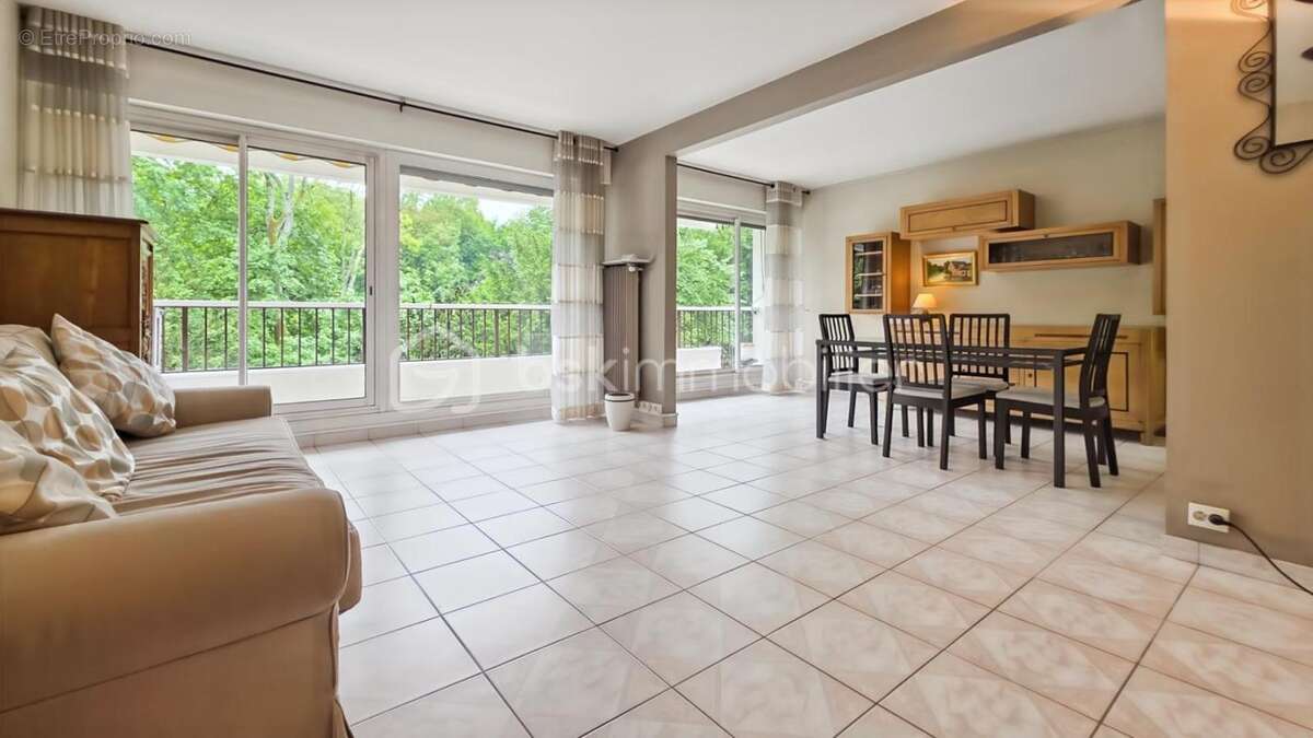 Appartement F3 - 65 m2 - Grand BALCON - cave - Résidence Grand Parc - photo 2