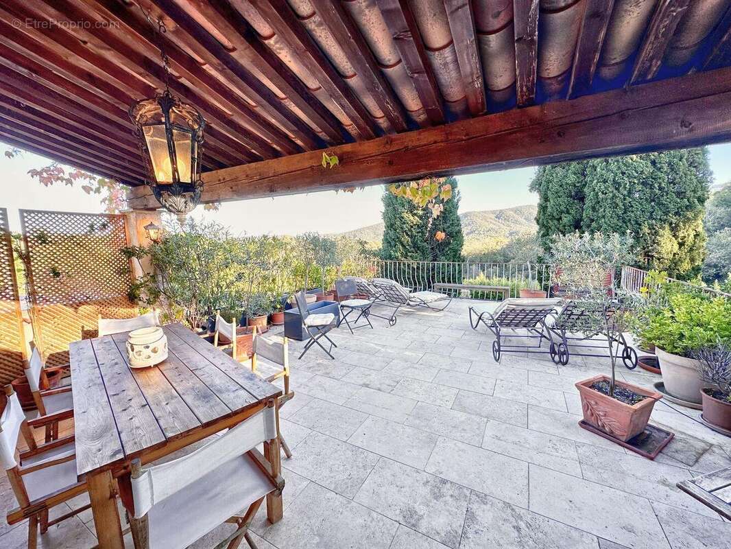 Terrasse rez de chaussée RMS by C ref 1696 - Maison à COGOLIN