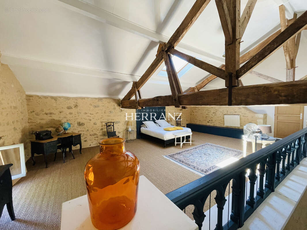 Maison de caractère 450 m2   Chambres d’hôtes / gîte - photo 6