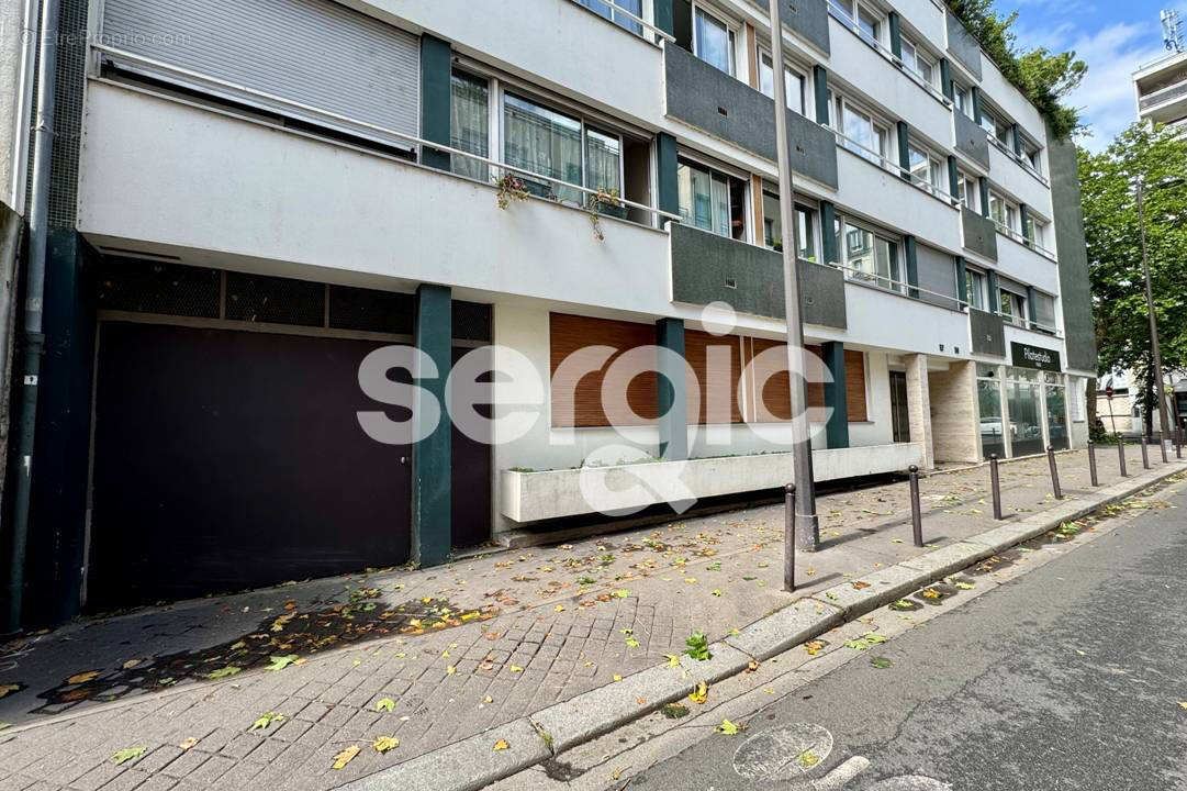 Parking à PARIS-15E