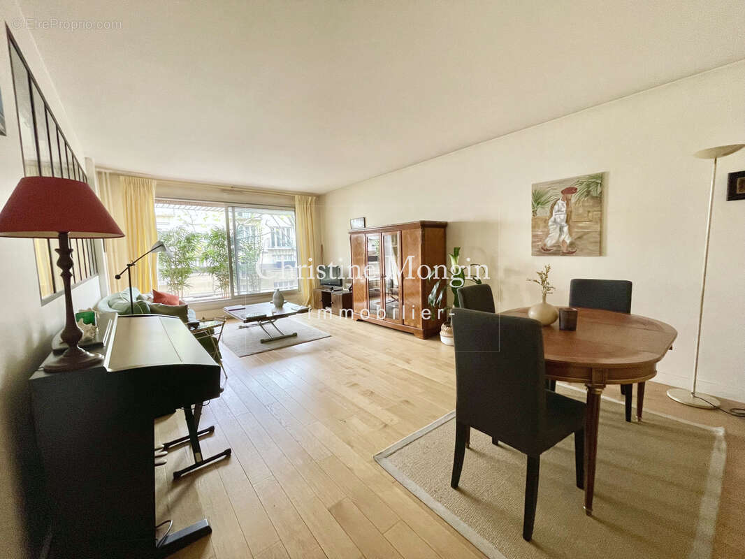 Appartement à NEUILLY-SUR-SEINE