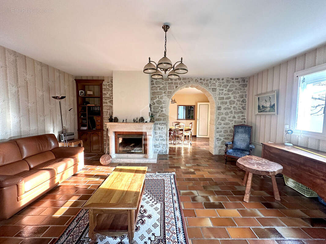 Maison à SAINT-PIERRE-LES-NEMOURS