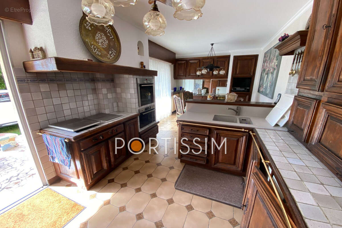 Appartement à SAINT-LAURENT-DU-VAR