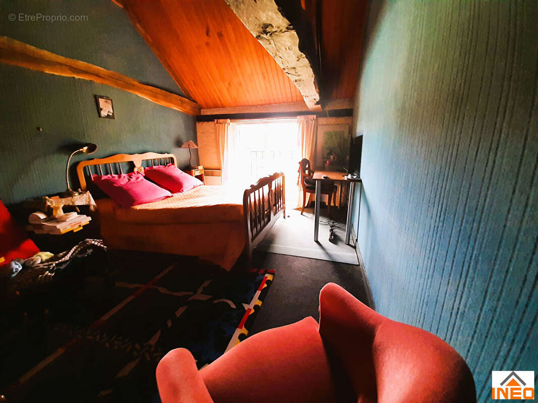 Maison à MONTREUIL-LE-GAST