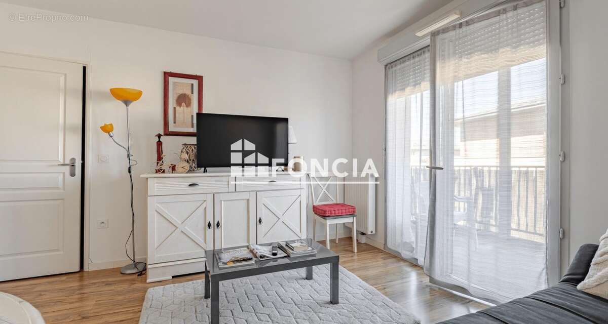 Appartement à AVRILLE