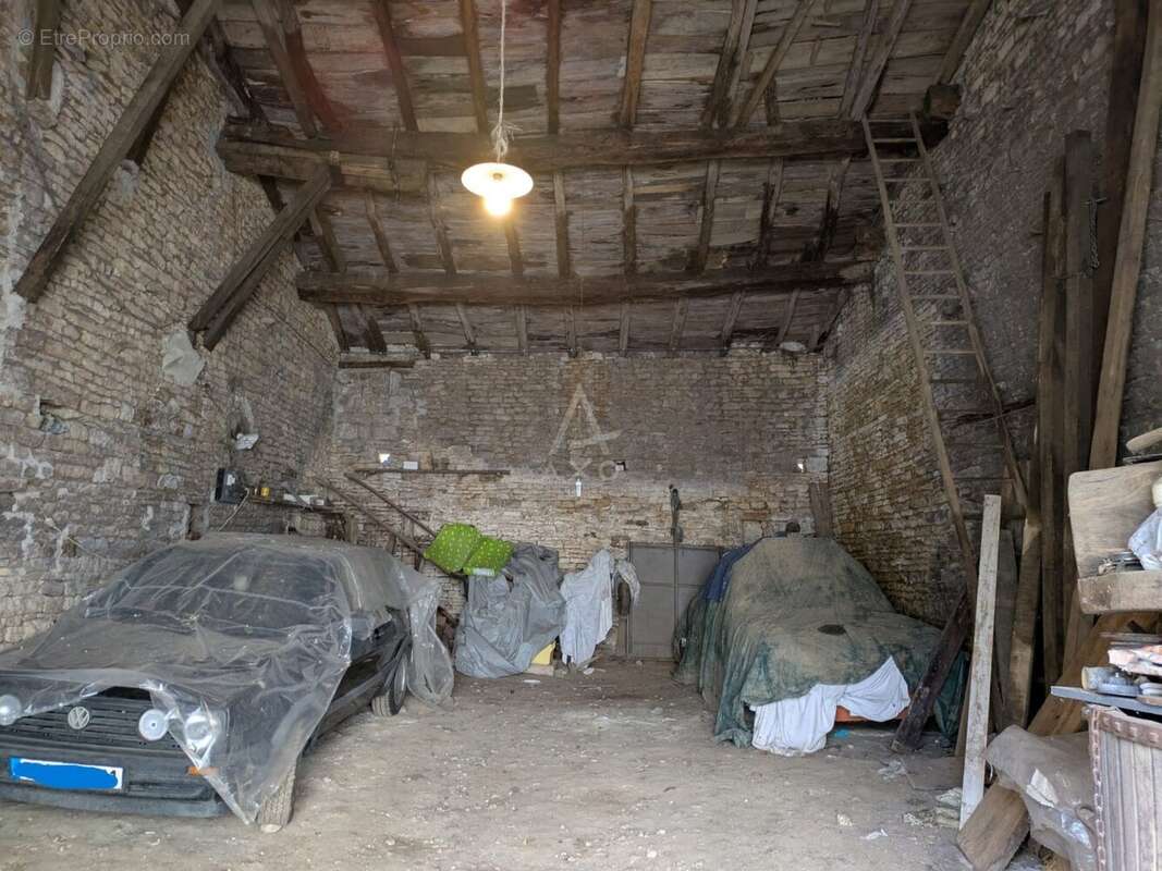 Commerce à SAINT-HILAIRE-DE-VILLEFRANCHE