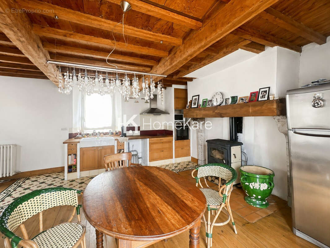 Maison 210 m² à Saint-Laurent-De-Neste  - photo 6